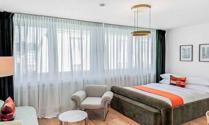 Elberfeld-Mitte Apartment | Chic City Apartment 1BR for 2- Elegant Comfort, Wuppertal City Center