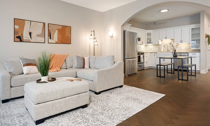 Lowry Hill East Condo | Chic condo 10/10 location!