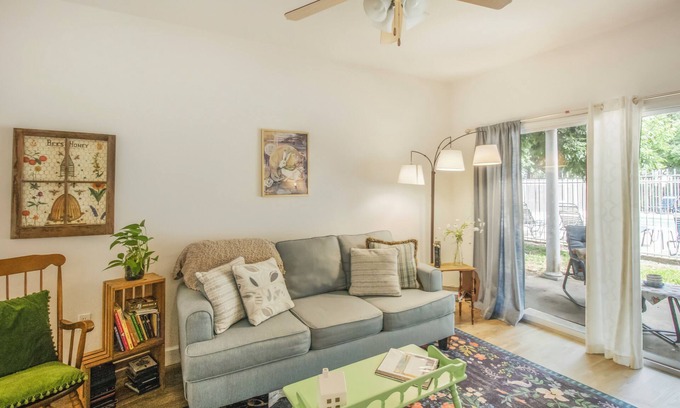 Gainesville House | Chic Condo w/Community Pool - Under 10 mins to UF