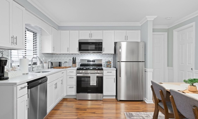 Hasbrouck Heights Apartment | Chic & Cozy 1-Bedroom Apartment : 25 min from NYC
