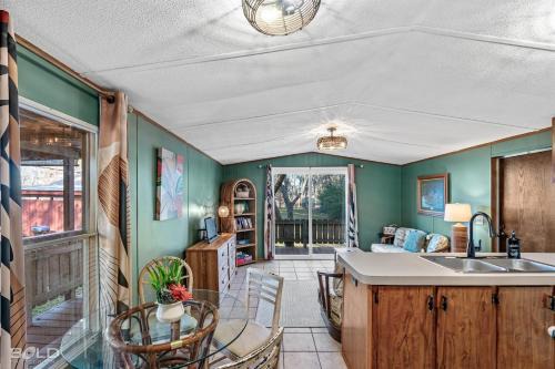 Uncertain House | Chic Cypress View Cabin With Canoes Caddo Shores