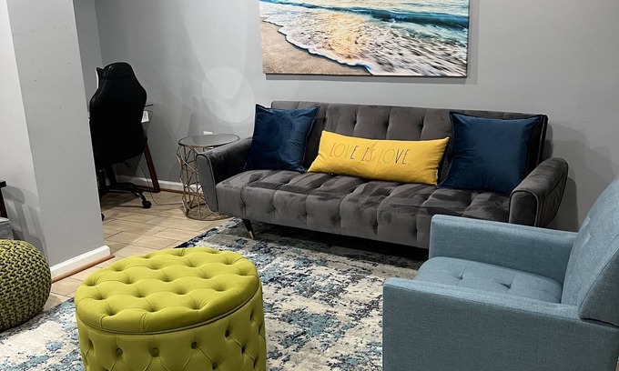 Eckington Apartment | Chic Downtown In-Law Suite