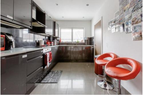 Little Holland House | Chic DuoRooms with Modern Comfort for Families