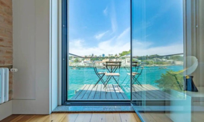 Lordelo do Ouro e Massarelos Apartment | Chic Duplex Apartment in Historic Distillery with Breathtaking River Viewnnnnnnn