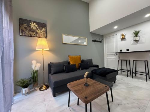 Moulin a Vent House | Chic duplex Lyon avec terrasse