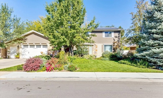 Orem House | Chic Escape:Pet Friendly w/Modern Charm & Waffles!