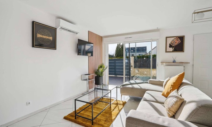 Villejust House | Chic friendly and spacious house
