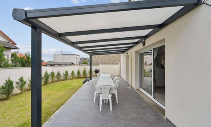 Villabe Villa | Chic friendly and spacious house with parking, terrasse and garden