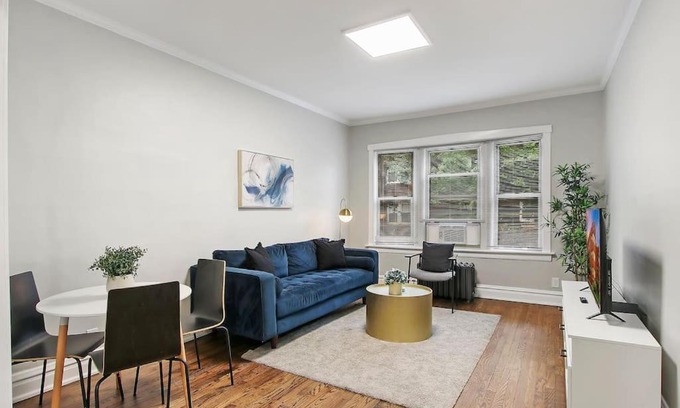 Avondale Apartment | Chic & Fully Furnished 2BR Apartment - Roscoe 1