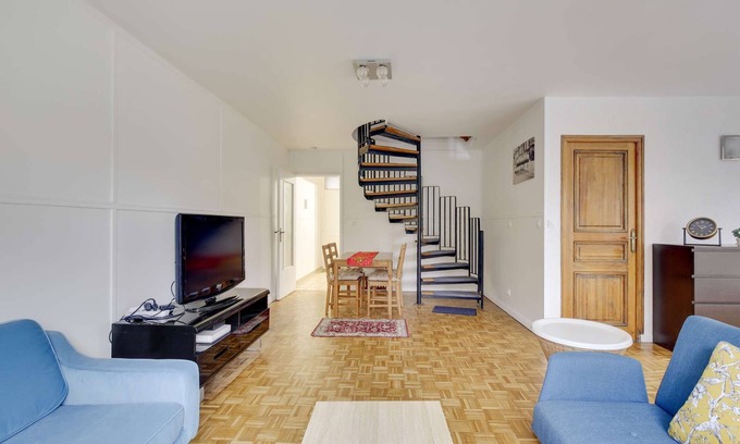 Guyancourt House | Chic house with babyfoot and gym