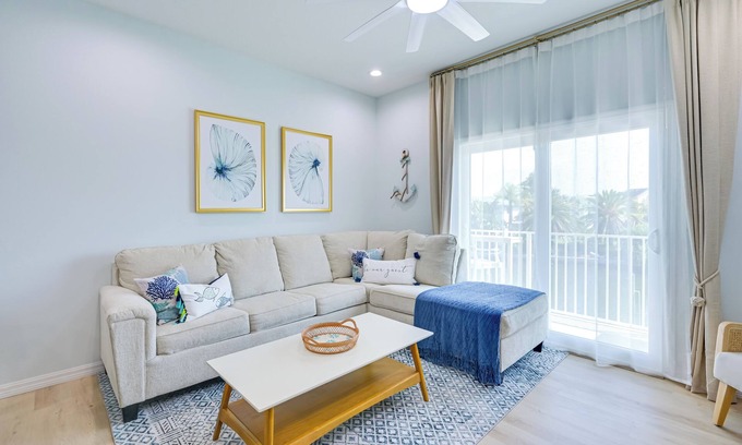Hudson Beach Estates House | Chic Hudson Townhome: Walk to the Beach!