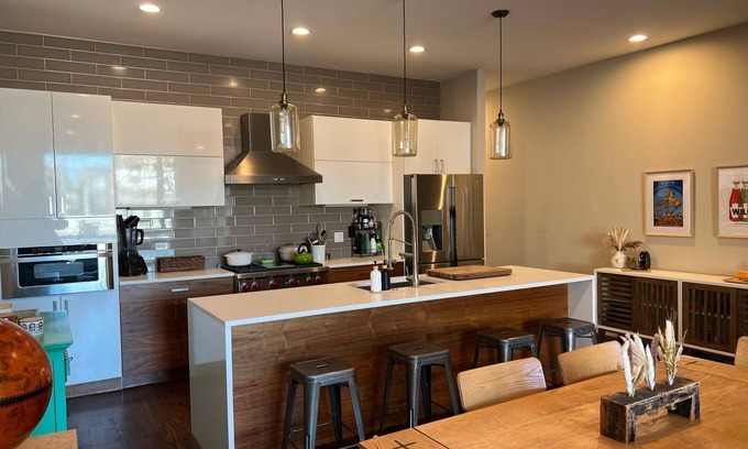 Logan Square Condo | Chic Logan Square Gem