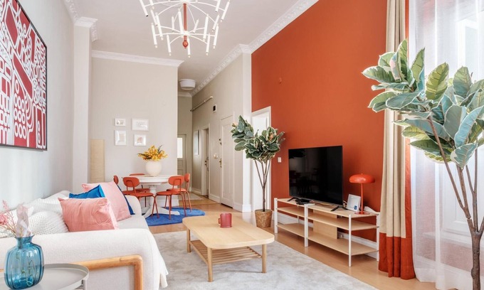 Tophane Apartment | Chic, Modern Flat w Balcony 5 min to Taksim