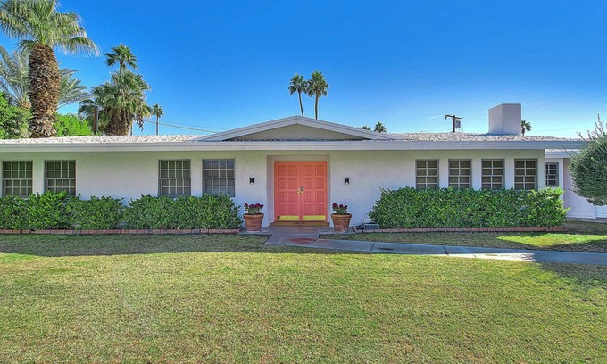 Sunrise Vista Chino House | Chic Movie Colony East Escape - A Ryson Property