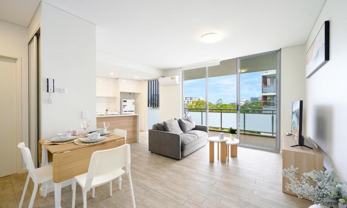 Warwick Farm Apartment | Chic One-Bedroom Hideaway with Free Parking&Wi-Fi