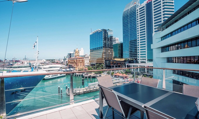 Auckland Central Business District Apartment | Chic Princes Wharf Studio | City View | Parking