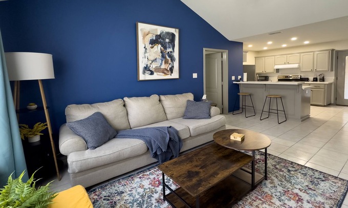 McAllen Apartment | Chic, Quiet 2BR 2BA Near Shops & Restos!