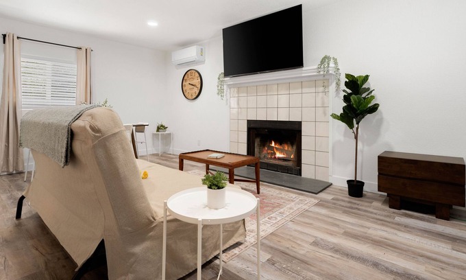 Carmichael House | Chic Remodeled 3BD|2BA House w/ Huge Outdoor Space