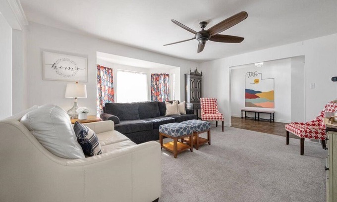 Orem House | Chic Retreat: Your Dream Getaway Awaits - Pets Too