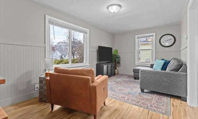 Neenah House | Chic Stay Close to Hospital & Downtown - Lake View
