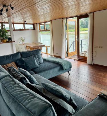 Arnhem Villa | Chic stays on the Rhine