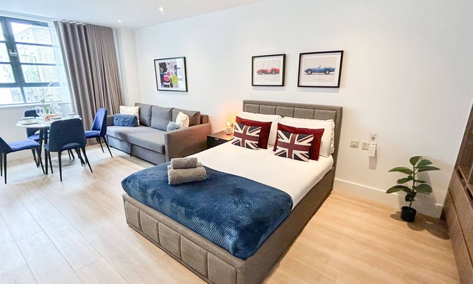 St. Johns Wood Apartment | Chic Studio apartment with lift Near Regents Park