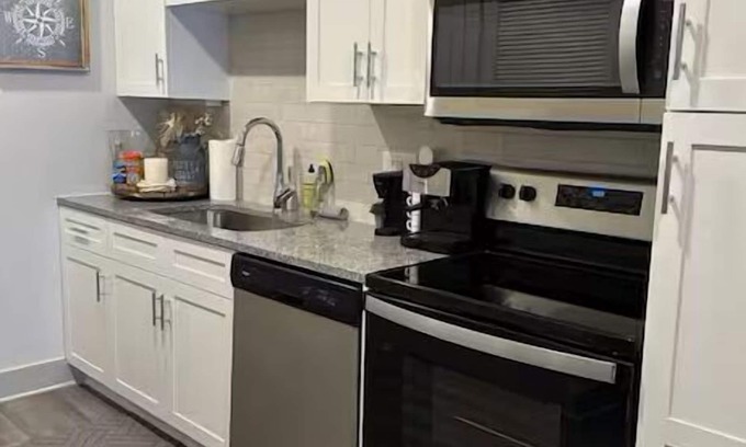 OST - South Union Apartment | Chic Studio Apartment with AC, WiFi, fitness room in Med Cntr Houston