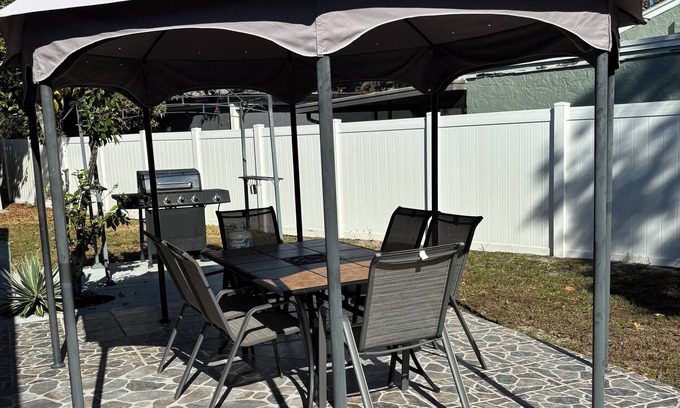 Land O' Lakes Apartment | Chic studio with AC and WiFi in fabulous Land O' Lakes