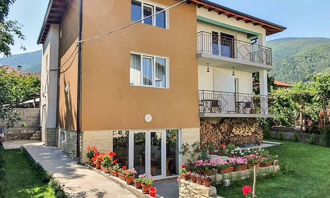 Sapareva Banya House | Chic Studio With Garden Close To Mineral Baths