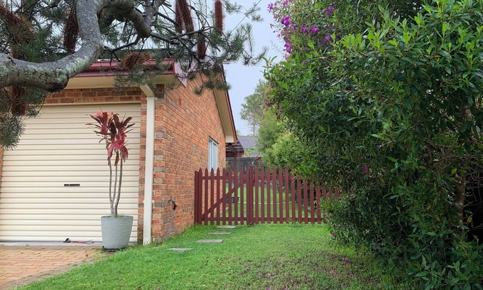 Mount Colah House | Chic Stylish Getaway with Stunning garden view Granny Flat in MC 2079