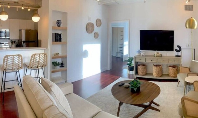 Uptown Apartment | Chic Updated 1bd 1 bth in Downtown Denver
