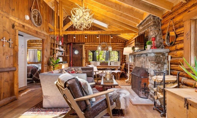 Boothbay Harbor Cabin | Chic, updated log cabin nestled in the pine trees of Sprucewold!