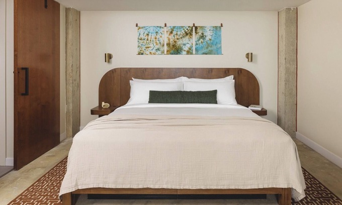 East Bank Hotel | Chic Urban Retreat: Premium 1 Bedroom Suite in the Heart of Music City