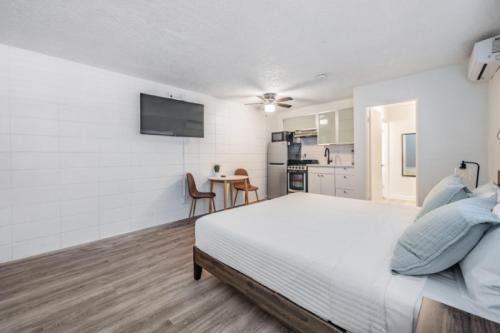 St. Petersburg - Clearwater Apartment | Chic Urban Studio - Explore Downtown St. Pete