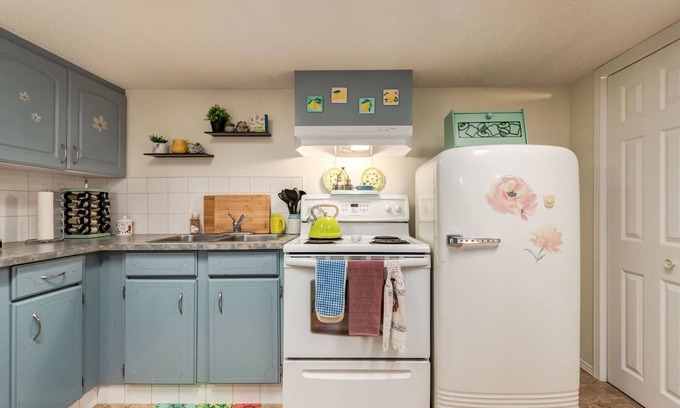 Northwest Calgary Apartment | Chic Vintage Suite Close to Airport & Downtown