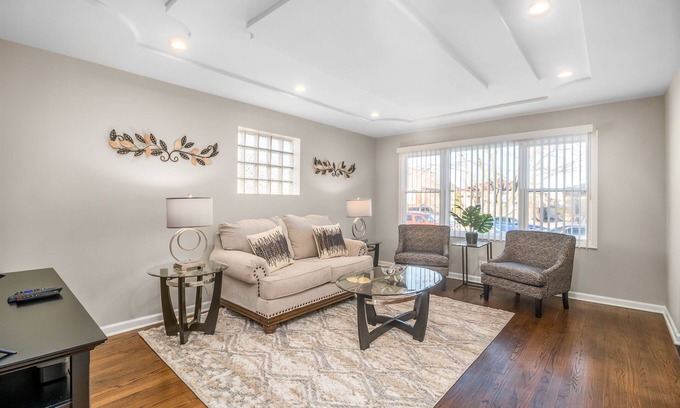 Stickney House | Chicago FHS Rental - Berwyn Ave