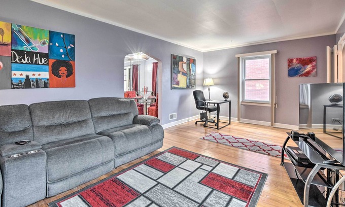 Roseland House | Chicago Home w/ Spacious Yard: 14 Mi to Dtwn