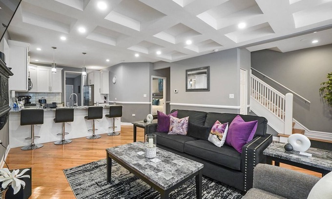 Chatham House | Chicago Rental - Vernon Ave