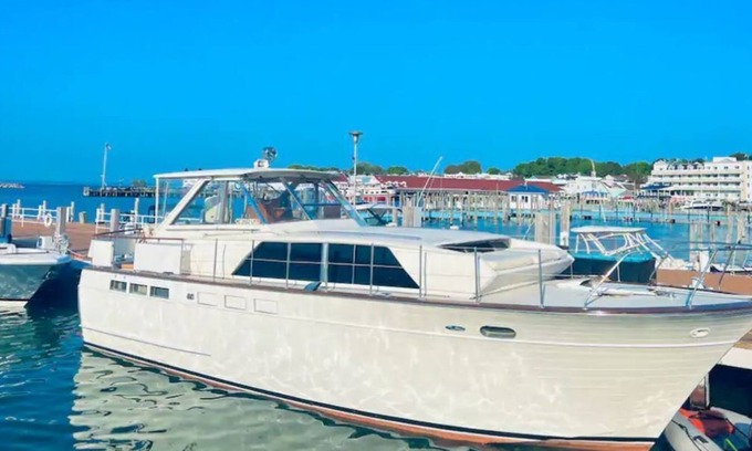 Mackinac Island State Park Boat Rental | Chicago to Mack Race: Moored of Mackinac