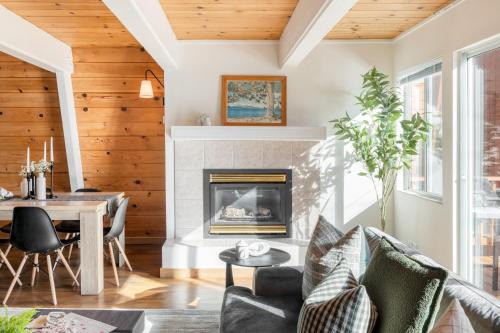 Tahoe Woods Apartment | Chickaree by AvantStay A-Frame w Mountain Views