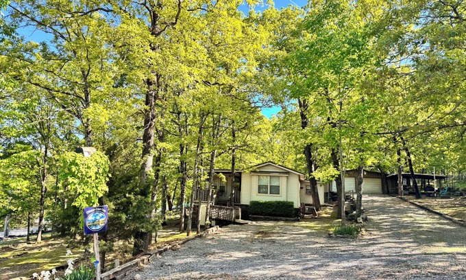 Cookson House | Chicken Creek Casa at Lake Tenkiller! .5 MILES TO LAKE, NOT 3.4!