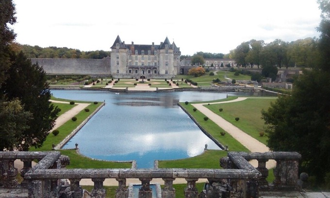 Saint-Seurin-de-Palenne Cottage | Child friendly gîtes, secure heated pool, toddlers play zone, beach 35 mins