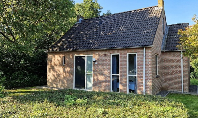 Ewijk House | Child-friendly 6-pers house on a holiday park with indoor swimming pool and lake