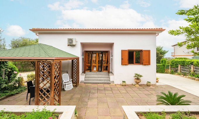 Sant'Anna Arresi House | Child-Friendly Holiday Home "Casa Kruger" with Large Garden and Terrace