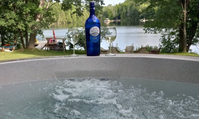 Wollaston Cottage | Child/Pet Friendly CottagenLoon Calls - Zoom Calls
