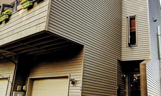 Oshkosh House | Chill Lake Channel 'Brewhouse' Townhouse: 2 bedrooms on Lake Winnebago