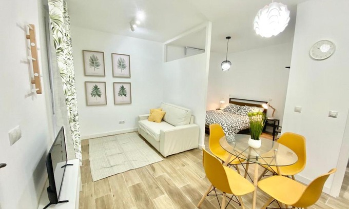 Almendrales Apartment | China Town Madrid 02