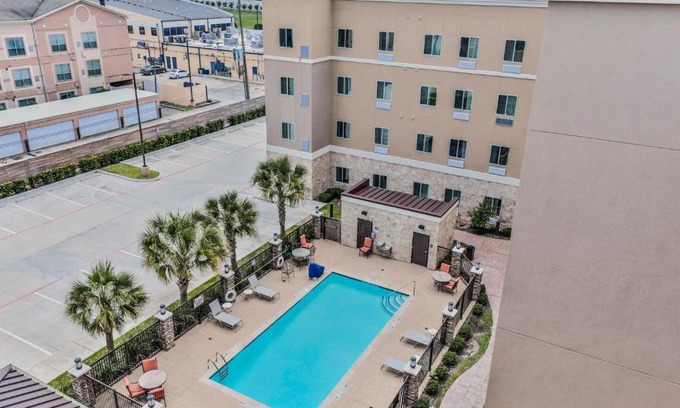Chinatown Apartment | Chinatown 2B2B Free Parking Washer and Dryer Gym Relux 300