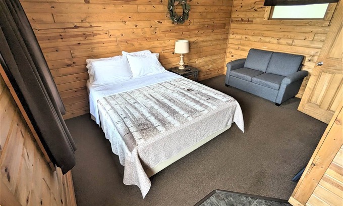 Hayward Apartment | Chip-Wa Lodging Room 1