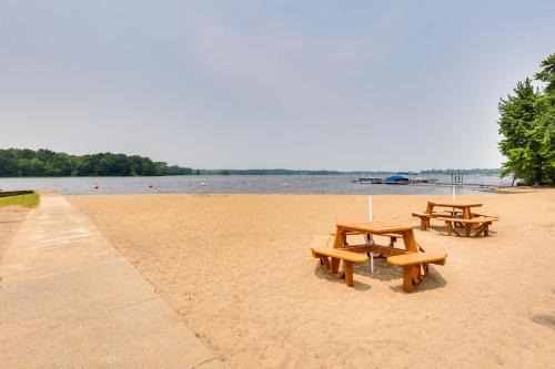 Gloria Glens Park House | Chippewa Lake Cottage with Fire Pit!